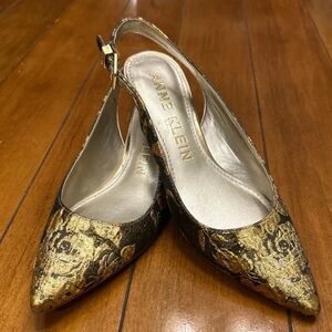 Anne Klein 7M Women’s Expert Fabric Slingback Pump